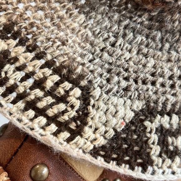 Hat only . Latin style, however, you could make it your own. - Picture 3 of 5